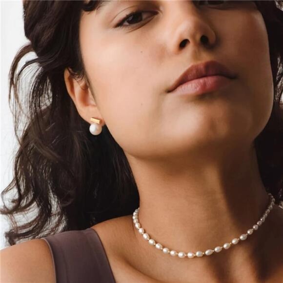 ✨ 18K Gold Plated Bar Earrings with Simulated Pearl – Dainty Modern Studs - Picture 3 of 4